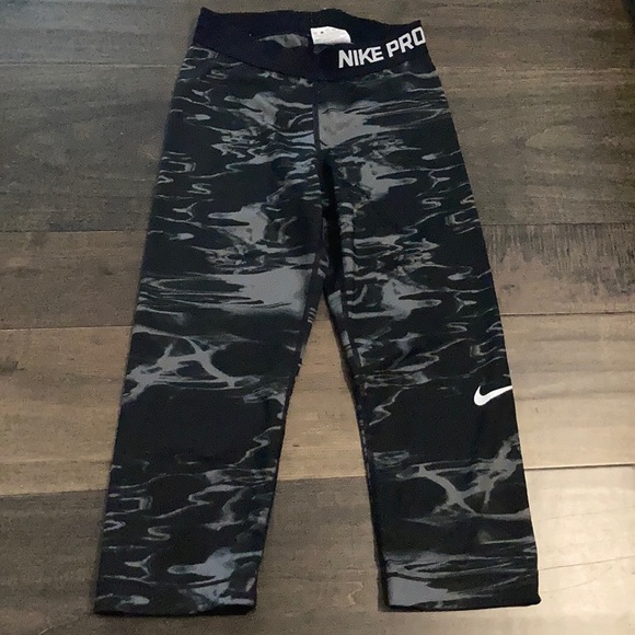 Nike Pro Compression Cropped Leggings - Picture 2 of 2